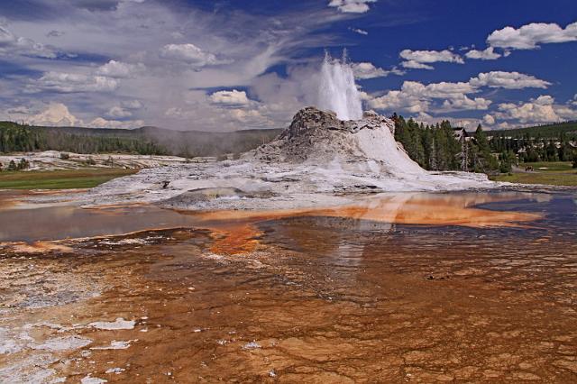 097 yellowstone, geyser hill, castle geyser.JPG